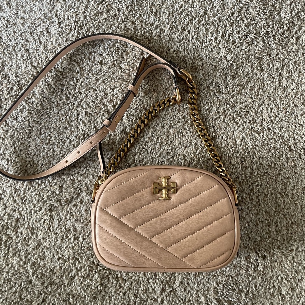 Tory Burch Kira Chevron Camera Crossbody in Devon Sand